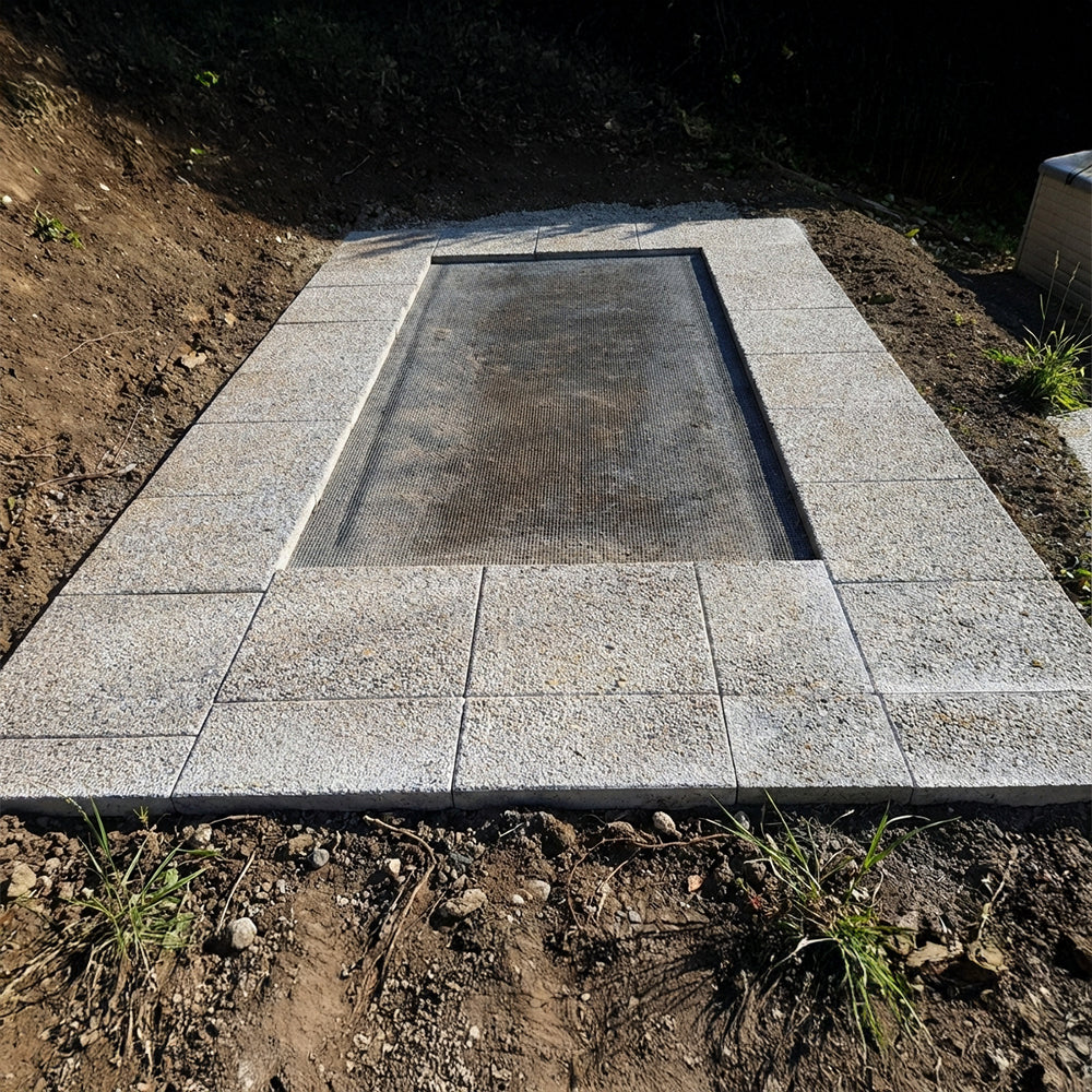 Bau eines Fundaments im Garten