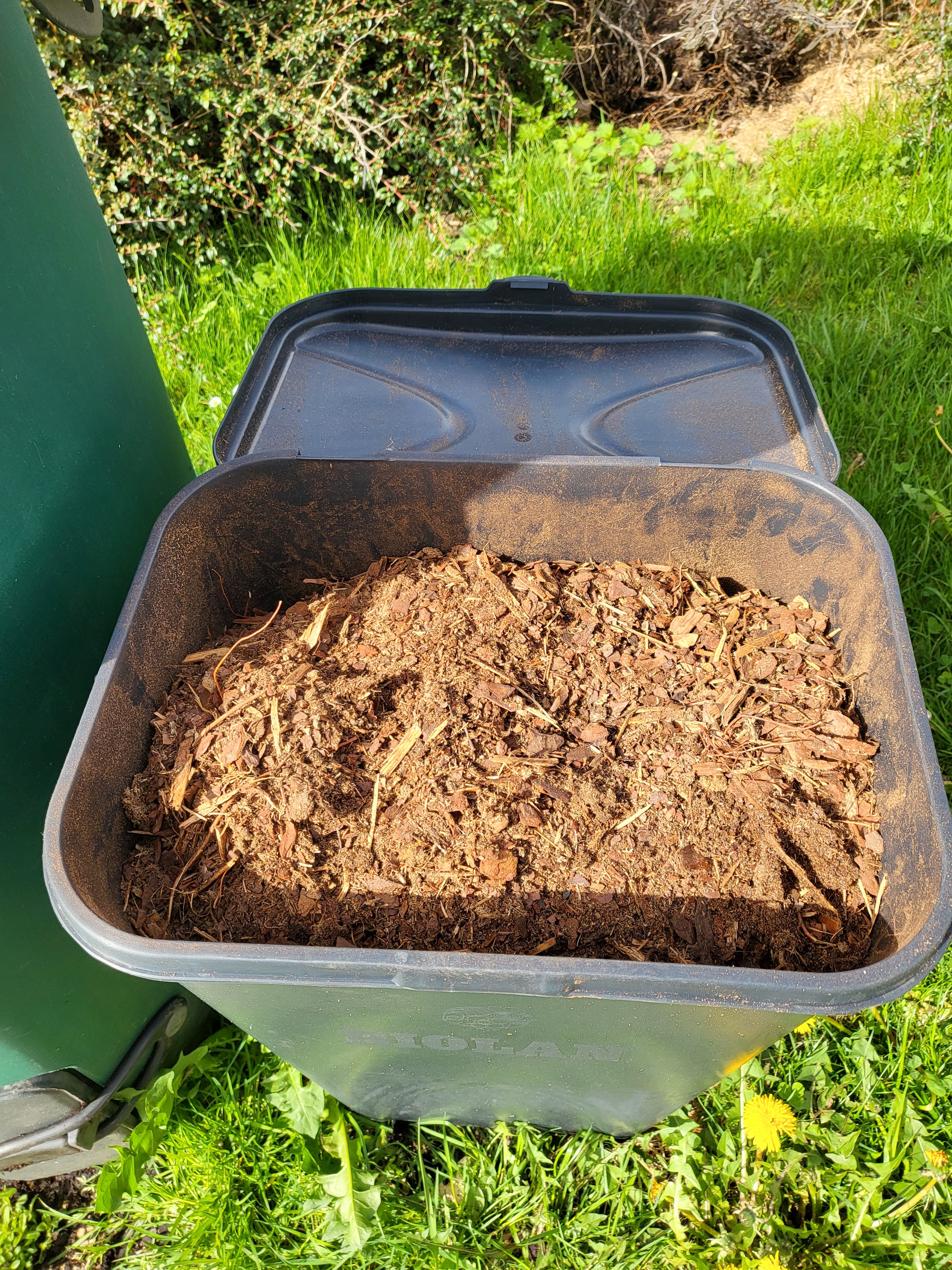 Weatherproof bucket for spreading material