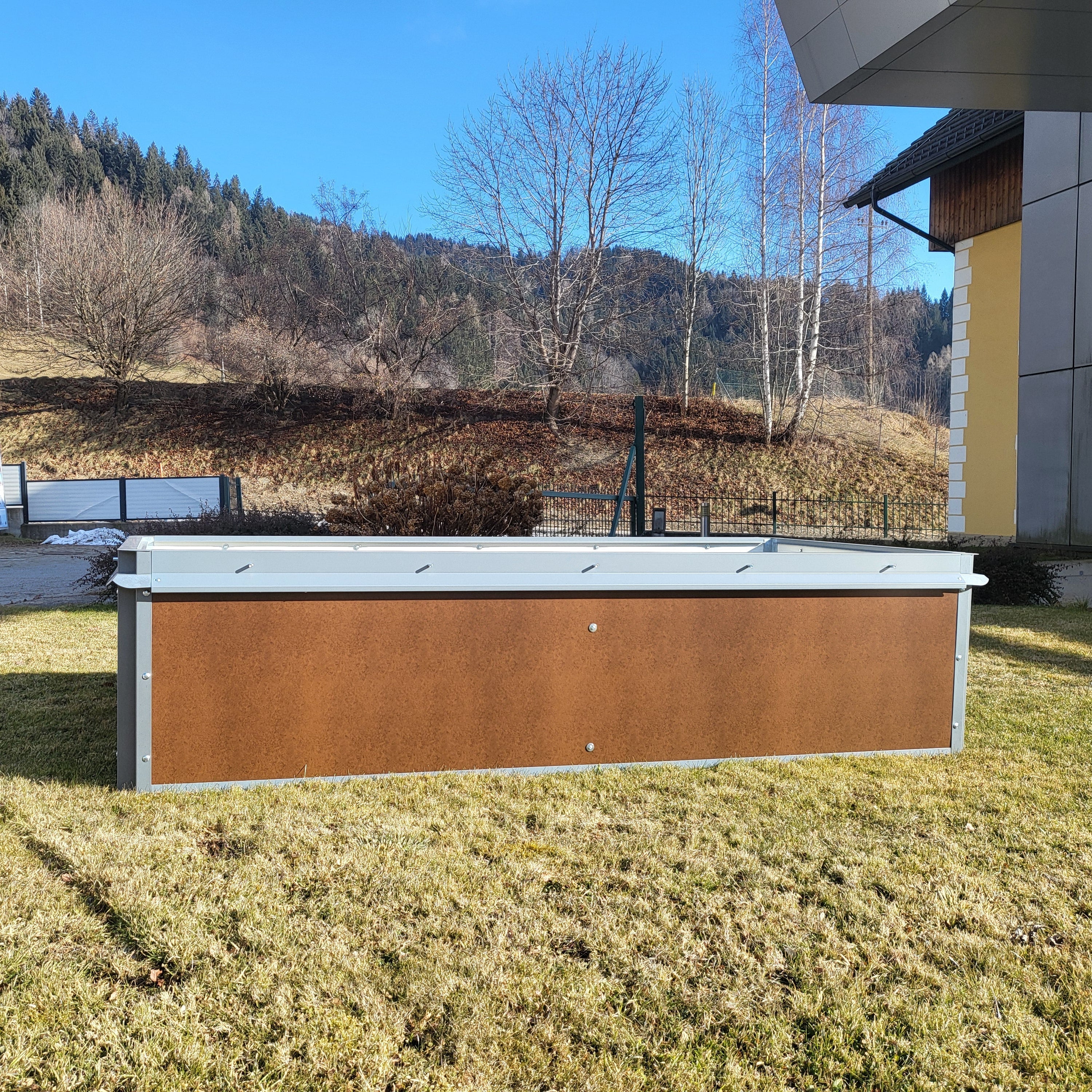 Hochbeet aus Corten Stahl - Seitenansicht