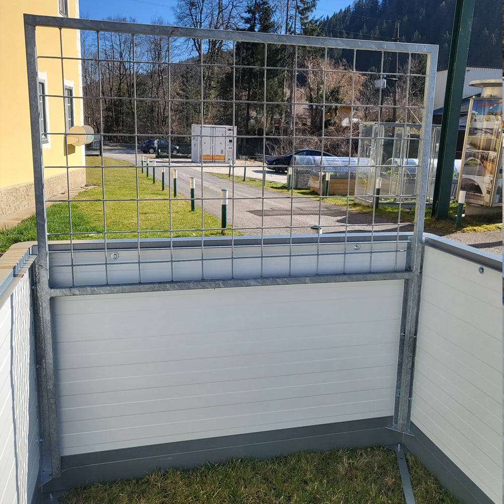 Gurkenrankhilfe am Hochbeet Nahaufnahme