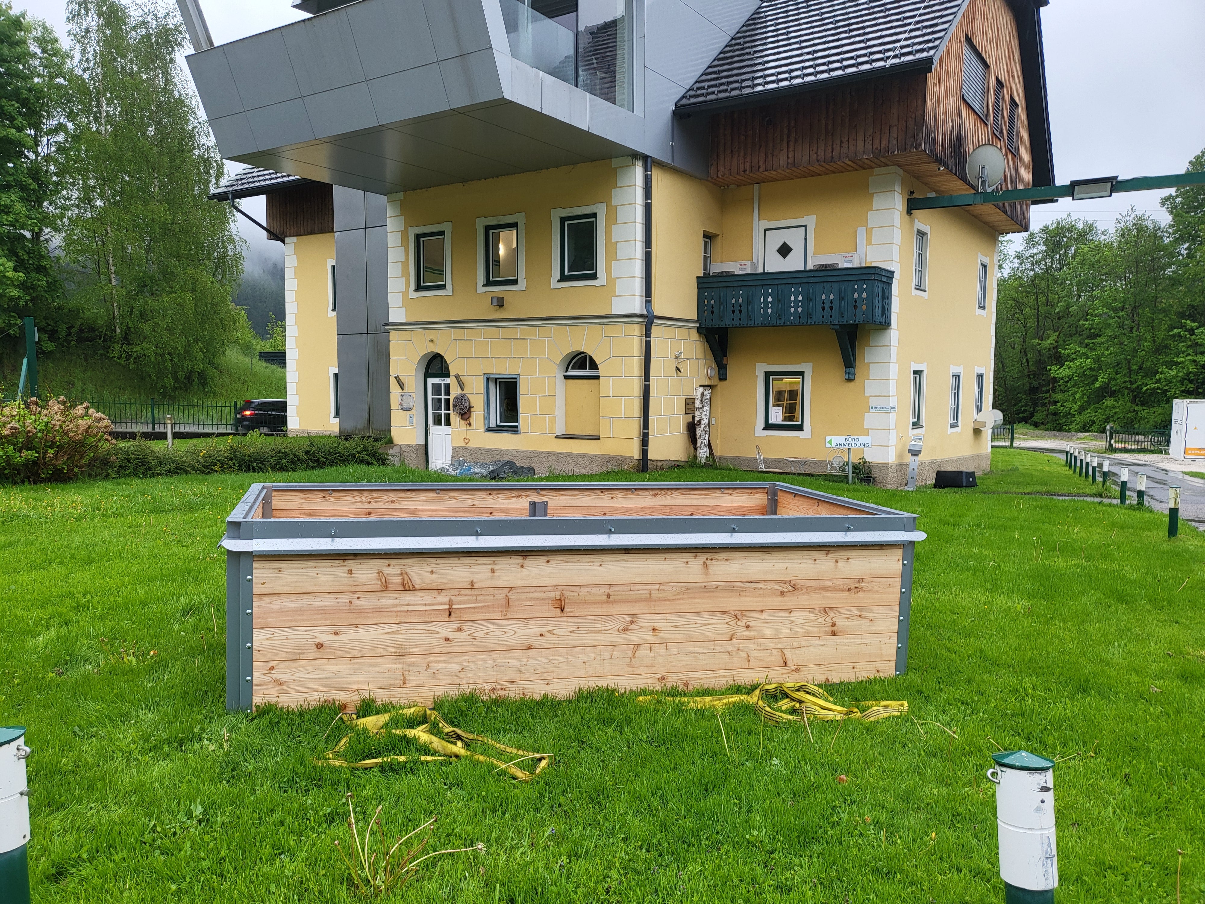 Lärchenholz Hochbeet auf Basis Hochbeet Ursula