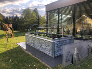 Hochbeet in Steinoptik auf Terrasse