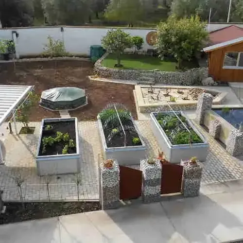 Hochbeet im Garten – Kundenfoto von Familie Brunner aus Italien