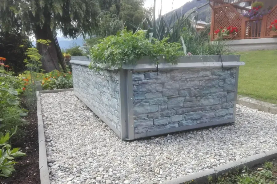 Hochbeet im Garten – Kundenfoto aus Tirol