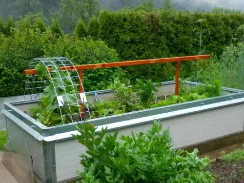 Hochbeet im Garten – Kundenfoto von Michaela